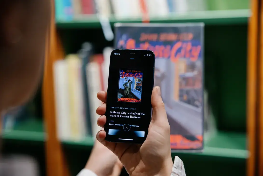 The O in Mona's Library